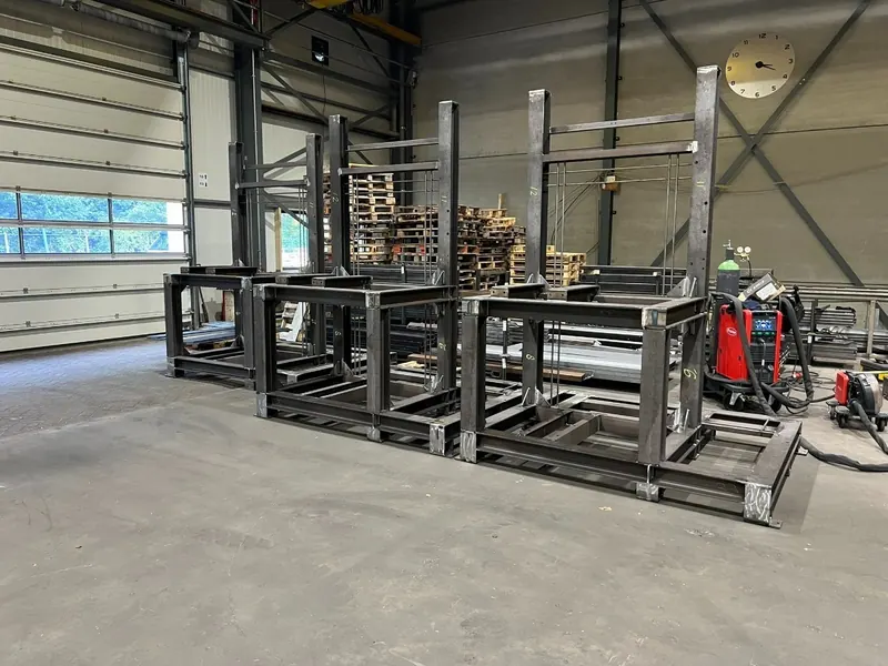 Gelaste stalen frames in de werkplaats